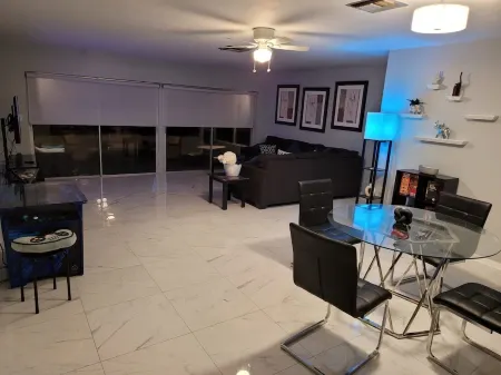 Cozy 3-bedroom house in peaceful Spring Hill with WiFi, AC. Sleeps up to 15