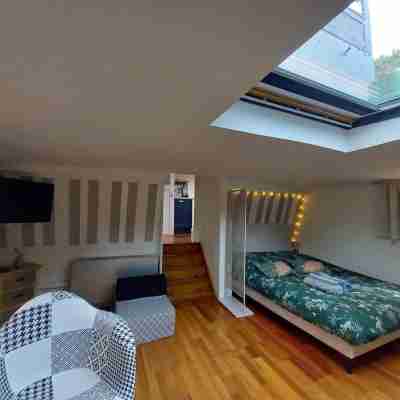 Independent apartment on barge with terrace near the city center Rooms