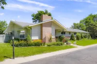 Family-Friendly Retreat Near Rocky Mountain Adventure.  Pet Friendly!!