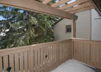 -New Listing- Fully Renovated, Avon 2/2 Condo: Walk To Ski Shuttle