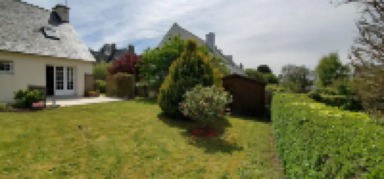 BRETON HOUSE 5MN WALK FROM SHOPS AND 2.5 KMS FROM THE BEACH