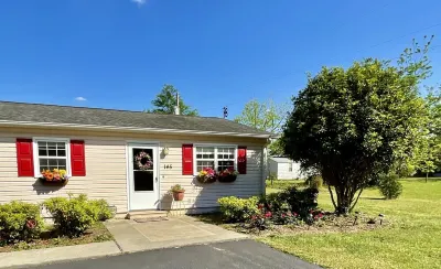 Lunas Flat  145 :Spotless, Sweet, Cozy & Comfy. Just renovated.