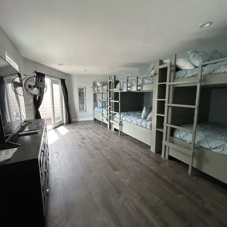 Spacious 6-bedroom house on Lake LB J