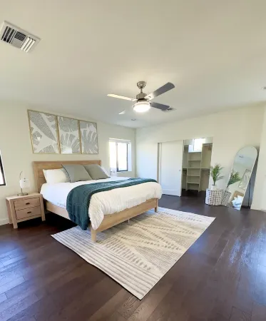 2 miles from Old Town, 3 En Suites, Heated Resort Pool, New Build! Отели рядом с достопримечательностью «Ботанический сад города Финикс»