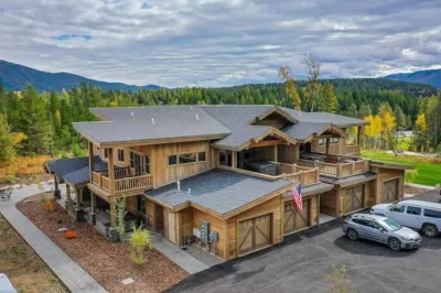 New luxe townhouse mins to GNP! Spa! Game room! Hotels near Siyeh Pass