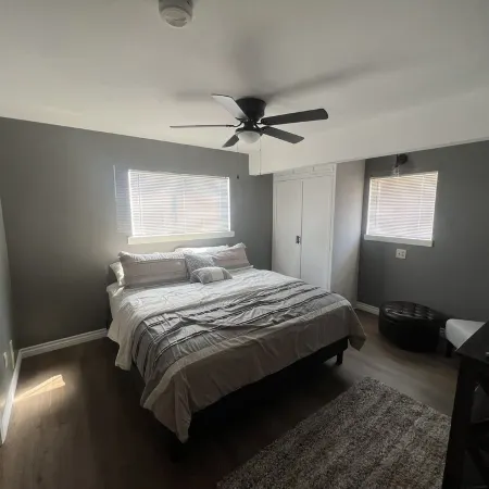 Quiet and Cozy 1br upstairs Guest House
