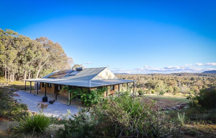 Jamaicaville - 90 Acre hilltop off-grid eco-home with awesome views