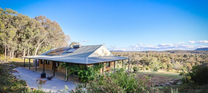 Jamaicaville - 90 Acre hilltop off-grid eco-home with awesome views Hotels in Mudgee