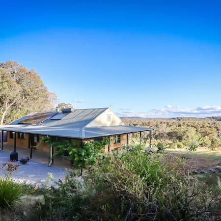Jamaicaville - 90 Acre hilltop off-grid eco-home with awesome views