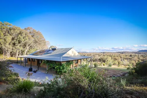 Jamaicaville - 90 Acre hilltop off-grid eco-home with awesome views