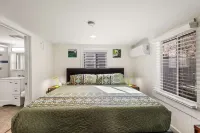 Downtown Green Gable Bungalow with AC, Fully Fenced Yard, W/D, 2 Smart TVs, WiFi