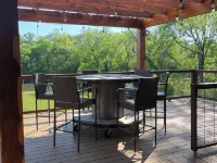 "RIVER TIME" CABIN DIRECTLY ON CADDO RIVER, FLAT YARD Hotels in Glenwood