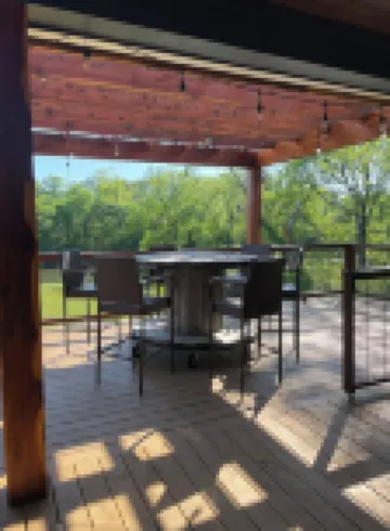 "RIVER TIME" CABIN DIRECTLY ON CADDO RIVER, FLAT YARD