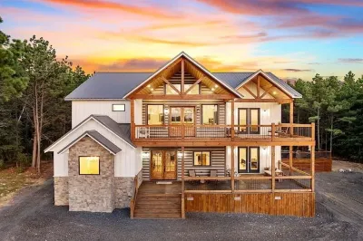 Diamond Sunset Retreat w/ Pool, Hot Tub, Game Room & Stunning Outdoor Spaces! Hotel a 