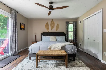 Relax & Play: Pickleball, BasketBall, Hot Tub, Game Room & More