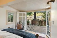 Cozy Riverview Cottage Retreat - walk to hiking trails & downtown Duncans Mills