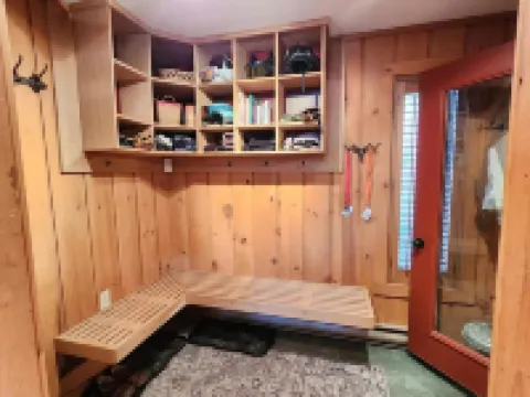 2 Bed/2Bath White Mtn treetop Townhome across from Loon w views,pool & shuttle 林肯酒店