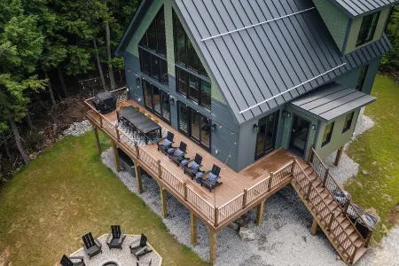 New Chalet! Sleeps 16! HotTub, Xbox, Firepit, Pool Table & More! Отели в г. Ньюри