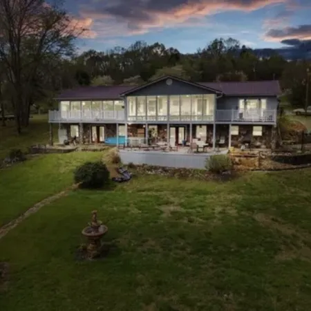 Welcome to our lake house on the beautiful Hiwassee River!