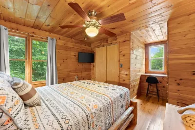 Beautiful Renovations, Hot Tub, Huge King Beds, Amenity Packed Các khách sạn gần Stovall Mill Covered Bridge