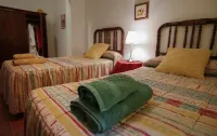 Casa Besana is an old farmhouse renovated in La Mancha toledana. 콘수에그라 성 주변 호텔