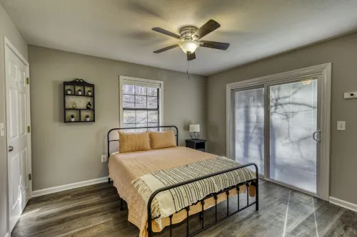 LAKE! LAKE!! LAKE!!! Seconds to the Lake. Hot Tub… Hotels in Morganton