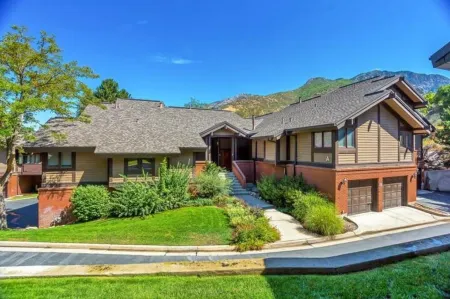 Convenient Mountain Retreat at the Canyon Racquet Club