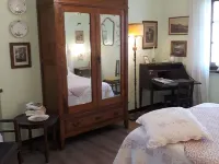 Alpi Apuane:colored flat in ancient farmhouse 4km from the sea and near the Alps Hotels in Seravezza