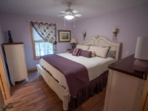 Highly Recommended Lake Side Cabin.  Welcome to Majestic Pines on Schroon Lake. Hotels in Schroon