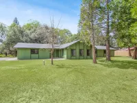 Sugar Pine Cabin - Jacuzzi -KING Beds - Ping-Pong