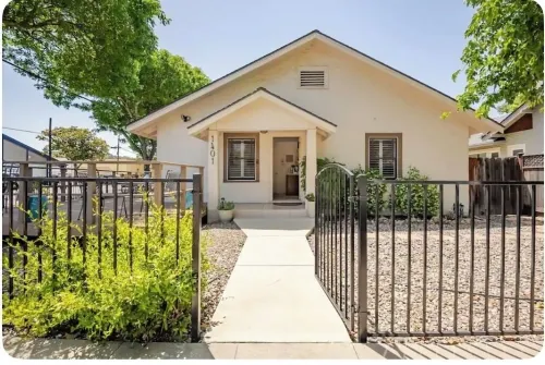 Perched on Pine: Endless Downtown Fun!