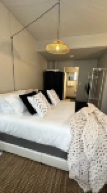 Boho Loft / Skyline View / Walk to Arena Events