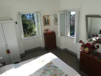 Situated in a beautiful & relaxing place on Lake Como,. Perfect family of 4.