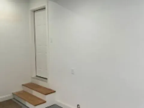 Cozy 2-Floor Apartment with Garage Access ウースターのホテル