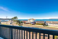Restful Haven w King bed & Hot Tub - 208