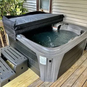 House 300 yards from Lake Logan! A few miles from Hocking Hills State Park!