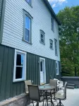 Hillside Haven Historic Vacation Home in Deersville by Tappan & Clendening Lakes - Wifi