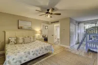 Beautiful villa! 5 minute walk to beach, tennis, golf and more!