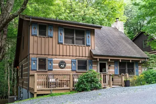 Creekside Cabin > 15min to Skiing, Hiking, & the Alpine Coaster > Pet-Friendly