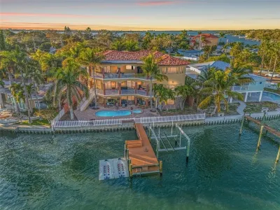 Luxurious Waterfront Mansion! Minutes to the Beach!