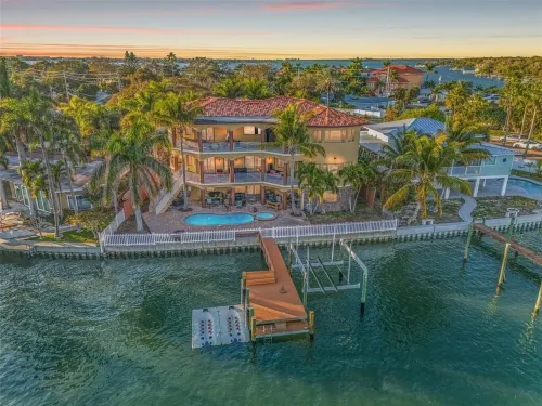 Luxurious Waterfront Mansion! Minutes to the Beach!