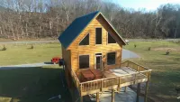 Beautiful River Front Cabin with Mountain views