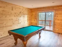 Cozy log cabin with Lakefront and Private Dock Hotels in Caldwell County