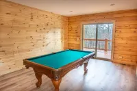 Cozy log cabin with Lakefront and Private Dock