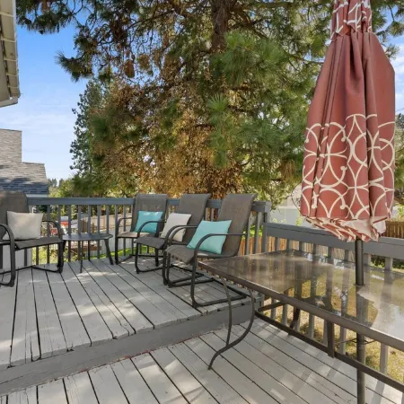 6BR/3BA House - 2nd Living and Entry - 18 Guests