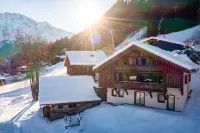 Chalet  Ski in/Out, Swimming-Pool, Sauna, Cinema, 20 People