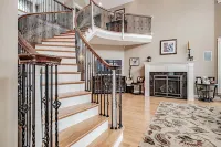 Njoy Luxury - MUST experience this exclusive and stunning lakeview home - Wi-Fi
