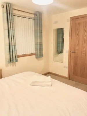 Bright modern apartment Hotels near Reiss Sands