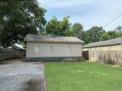 Chez le Fleur: A Cozy 2 Bedroom Home with Patio, Fenced Yard & Wi-Fi Min to I-10
