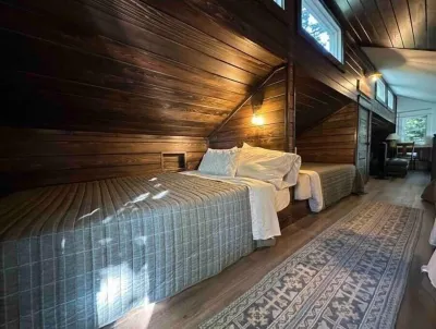 Warluskee Luxury Lakefront Cottage w/ Hot Tub